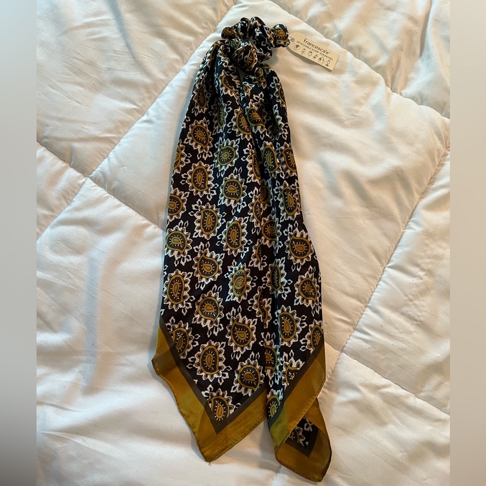 Francesca's Collections Black & Olive Patterned Neck Scarf